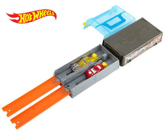 Hot Wheels Race Case Playset with 2 Vehicles in 1:64 Scale, Dual Launcher for Side-By-Side Racing & Portable Storage Container